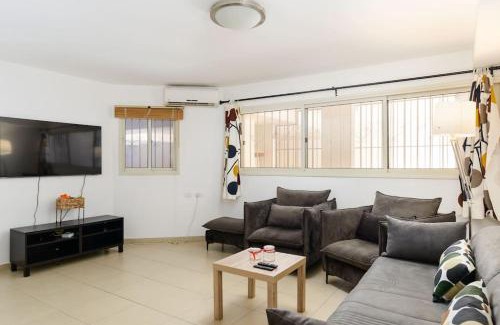 Netanya Apartment | Netanyas One Bedroom Beachside Escape