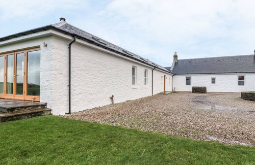 Rothesay Cottage | NETHER STRAVANNAN NORTH, pet friendly in Rothesay, Isle Of Bute