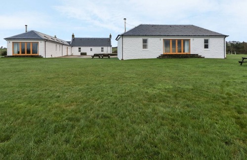 Rothesay Cottage | NETHER STRAVANNAN NORTH, pet friendly in Rothesay, Isle Of Bute