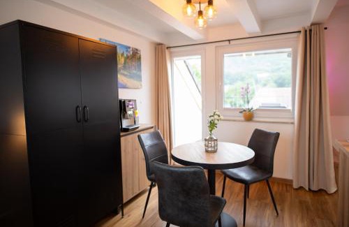 Bad Harzburg Apartment | NEU! 9,8 Außergewöhnlich Bergblick mit Balkon Boxspringbett Kaffeevollautomat inkl Bettwäsche Handtücher #MeeneFewo de