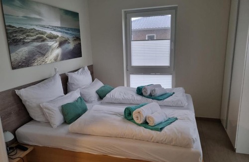 Nordseebad Burhave House | NEU!Moderne, lichtdurchflutete DHH, zentral, Garten, Wallbox, WLAN