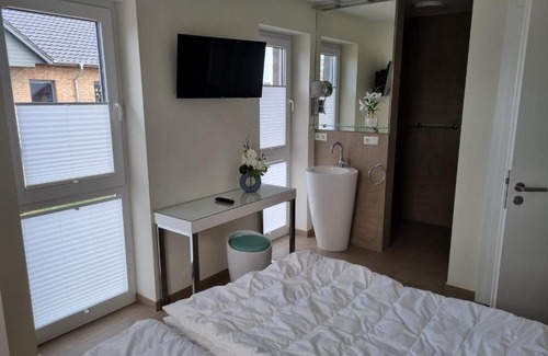 Nordseebad Burhave House | NEU!Moderne, lichtdurchflutete DHH, zentral, Garten, Wallbox, WLAN