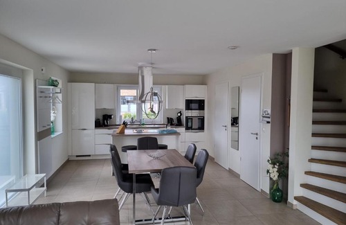 Nordseebad Burhave House | NEU!Moderne, lichtdurchflutete DHH, zentral, Garten, Wallbox, WLAN