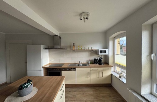 Waldeck Apartment | Neu Saniert: Ferienwohnung OG im Ferienhaus Waldecker Auszeit in Ruhiger Lage
