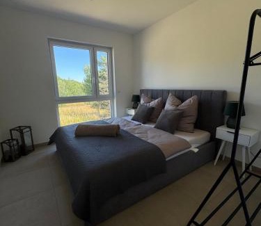 Muldestausee Apartment | neue 90qm Ferienwohnung mit 3 Schlafzimmern in Seenähe