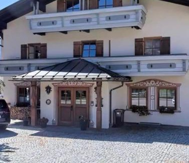 Stanggaß Apartment | NEUES ruhiges Apartment, Bergblick, Stellplatz