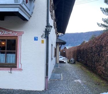 Stanggaß Apartment | NEUES ruhiges Apartment, Bergblick, Stellplatz