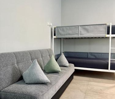 Freiberg am Neckar Apartment | Neuwertiges Apartment mit schnellem WLAN, Glasfaser, Kostenlose Privatparkplatz auch für Transporter geeignet R24
