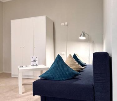 Freiberg am Neckar Apartment | Neuwertiges Apartment mit schnellem WLAN, Glasfaser, Kostenlose Privatparkplatz auch für Transporter geeignet R23