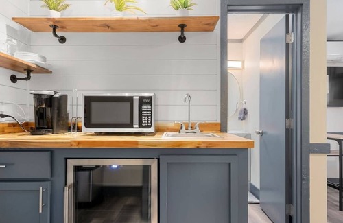 Traverse City Condo | NEW 1 Bed Front Street Suite 7