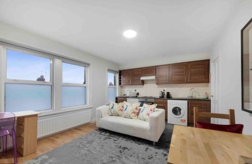 Askew Apartment | NEW 1 bed Westfield/Chiswick/Hammersmith APT