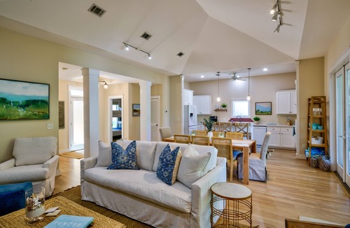 San Juan House | NEW - 1 mile to Seaside, steps to the beach - 3/2 home w/pool on quiet street