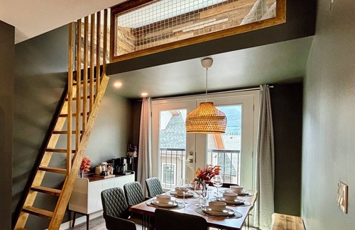 Harvie Heights Condo | NEW 1 Min to Banff Gate | Mountain Views Retreat | Juliet Balcony | Loft Nook