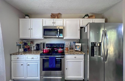 Norcross House | New! 12 Guest! King Bed! Patio! Grill! Near ATL & Downtown Norcross
