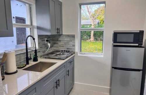 Liberty City House | New 1BR/1BA Studio Homen