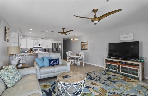 Indian Rocks Beach Condo | NEW! 2/2, IRB-Beach/Pool View, Sleeps 6, unit F