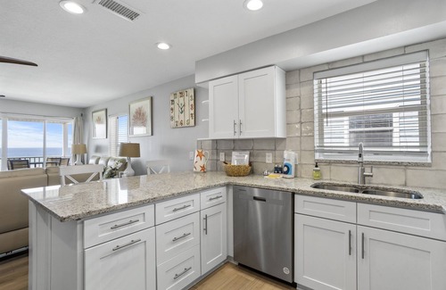 Indian Rocks Beach Condo | NEW! 2/2, IRB-Beach/Pool View, Sleeps 6, unit F
