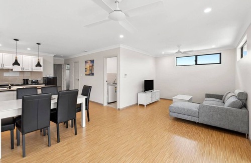 Mooroobool Apartment | NEW 2 BEDROOM APARTMENT IN INNER-CITY SUBURBn