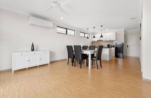 Mooroobool Apartment | NEW 2 BEDROOM APARTMENT IN INNER-CITY SUBURBn