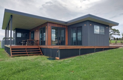 Dorrigo Mountain House | New 2 bedroom off grid cottage 2 minutes from Dorrigo National Park