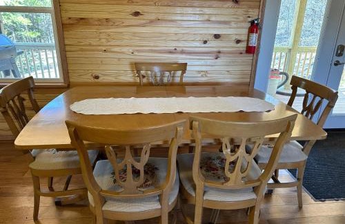 Salem Apartment | NEW 2 Bedroom Cabin 2 Miles to Montauk State Park