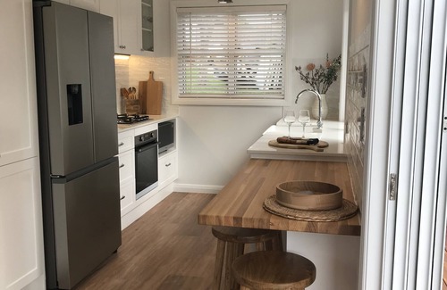 Coffs Harbour Cottage | New 2 Bedroom Hamptons style Cottage, close to beaches, cafes and city centre.