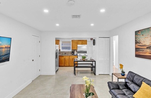 Little Ranches House | NEW 2 Bedroom @ Hollywood Beach and Hard Rock LB1