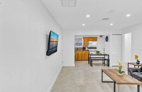 Little Ranches House | NEW 2 Bedroom @ Hollywood Beach and Hard Rock LB1