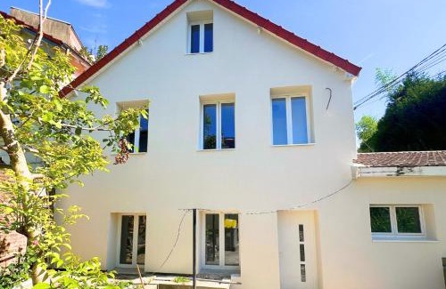 Sarcelles House | NEW 2 bedroom House 15mins from Paris by Train