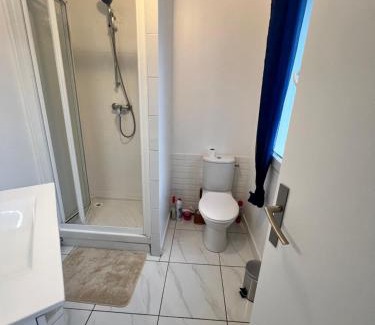 Sarcelles House | NEW 2 bedroom House 15mins from Paris by Train
