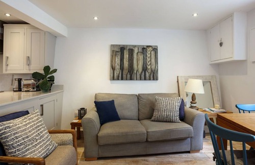 Salcombe House | NEW: 2 BR Fishermans cottage (Sleeps 4) in artisan quarter
