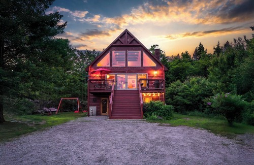 Bethel Ski Chalet | NEW: 2 Chalets 2 Mins Apart! Mtn Views, Hottubs, Sauna, GameRoom, Sleep 29