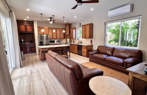 Los Barriles House | New, 2 king bed casita, Town Center, Private Gardens, 2 minutes to Beach