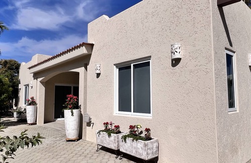 Los Barriles House | New, 2 king bed casita, Town Center, Private Gardens, 2 minutes to Beach