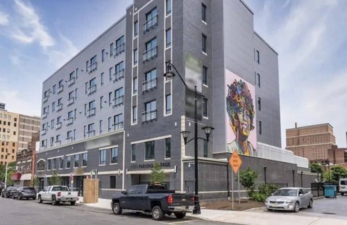 Central Business District Apartment | NEW 2 Queen Luxury Spacious Bed 2 Full Bath 🛁 Near EWR Airport✈️Prudential🏙NYC🌆