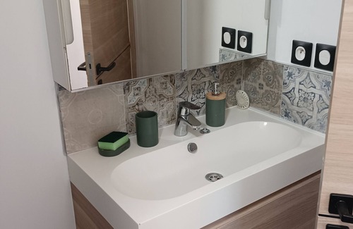 Forcalqueiret Condo | New 2-room house in property annex in Green Provence