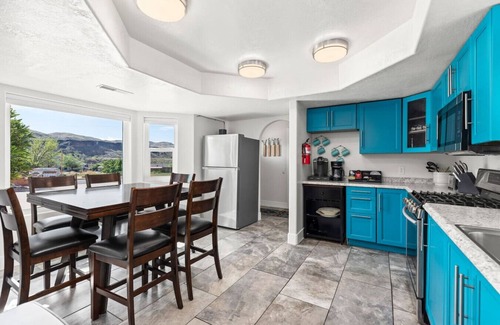 Washington County House | New! 20 Mins to Zion! MTN Views! Game Room*Yard