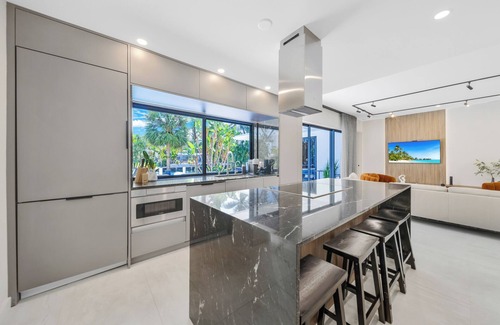 Hallandale Beach House | NEW 20% Off 5BR Luxury Waterfront Villa at Hallandale Beach w/Pool & Cinema!