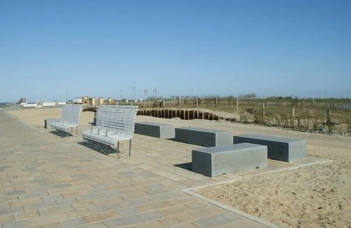 Busum Apartment | * NEW * 2014 renovated on the sandy beach family lagoon, balcony, free WiFi