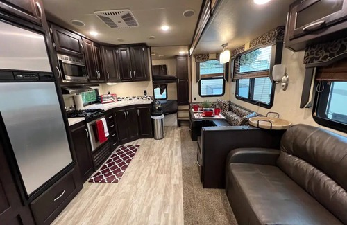 Florida Gardens House | NEW 2019 Spacious Camper - All Modern Amenities - Fast WIFI