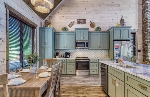 Pigeon Forge Cabin | *New 2022 Cabin w/POOL! Hot Tub + Near TOWN!*