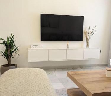 Quartier Mozart Apartment | New 2024 Apartment - Malls, Beach & Train Station - Families Only
