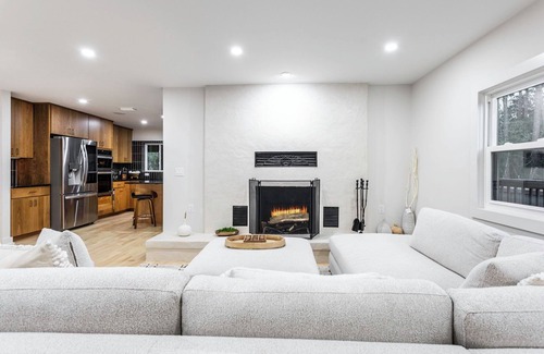Fairhope House | New 2024 Waterfront Whole House - Secluded, Modern, Upscale - Groups & Families