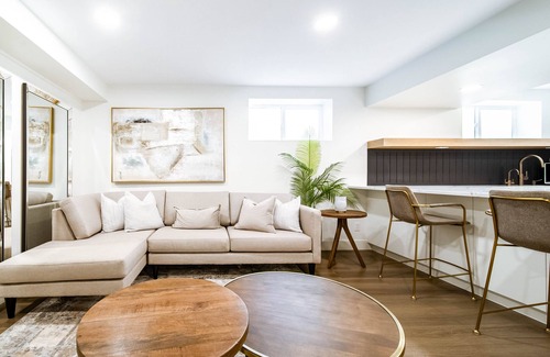 Northwest Edmonton Apartment | NEW 2Bed Luxury Retreat Suite-King Bed-AC-WiFi