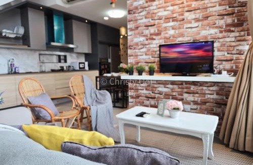 Downtown George Town Apartment | NEW 2BR Sunrise Gurney with Stunning Seaview 无敌日出海景房