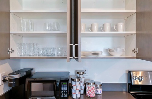 North Beacon Hill Apartment | ★NEW★ 2mi→Downtown★ Balcony+Rooftop Views★ WiFi★ W/D