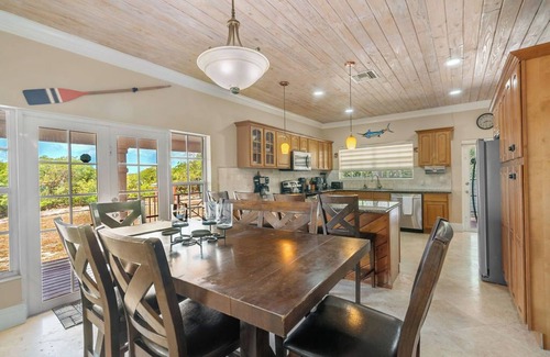 George Town Villa | NEW 3 BDR villa near Jolly Hall beach and Turtle beach in Welcoming George Town
