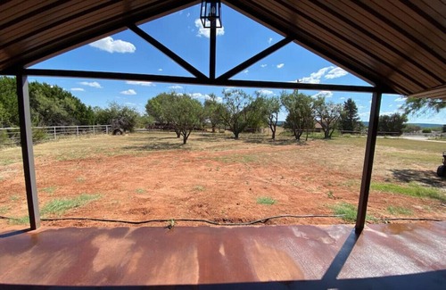 Buffalo Gap House | New 3 bed 2 bath Abilene Country House on 2 acres