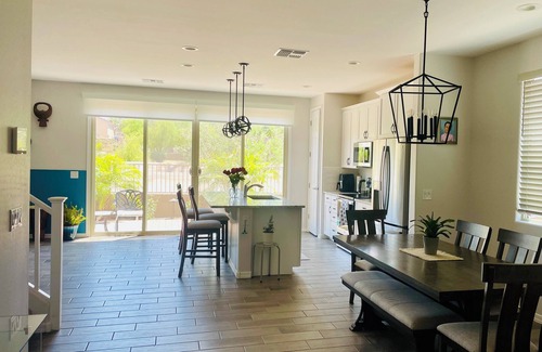 South Mountain House | New 3-bedroom, 3-bath house near South Mountain Preserve