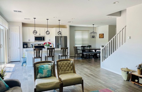 South Mountain House | New 3-bedroom, 3-bath house near South Mountain Preserve